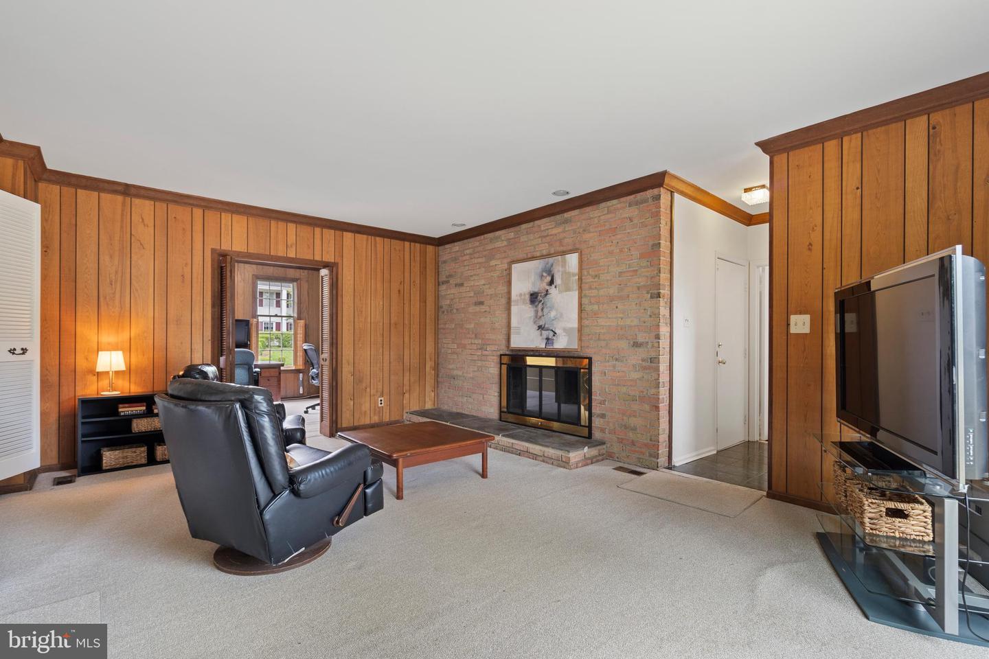 4041 27TH RD N, ARLINGTON, Virginia 22207, 5 Bedrooms Bedrooms, ,3 BathroomsBathrooms,Residential,For sale,4041 27TH RD N,VAAR2058556 MLS # VAAR2058556