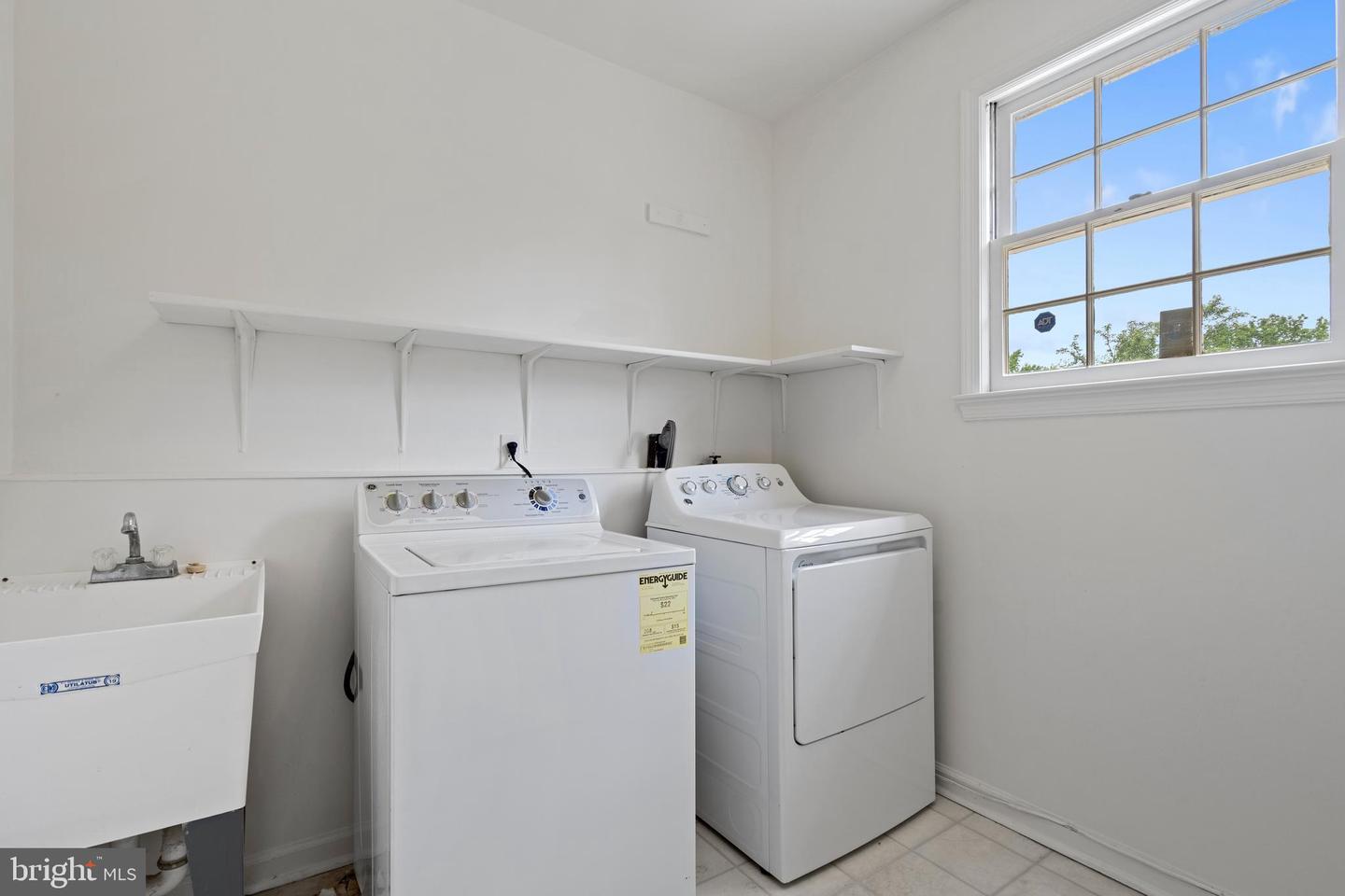 4041 27TH RD N, ARLINGTON, Virginia 22207, 5 Bedrooms Bedrooms, ,3 BathroomsBathrooms,Residential,For sale,4041 27TH RD N,VAAR2058556 MLS # VAAR2058556