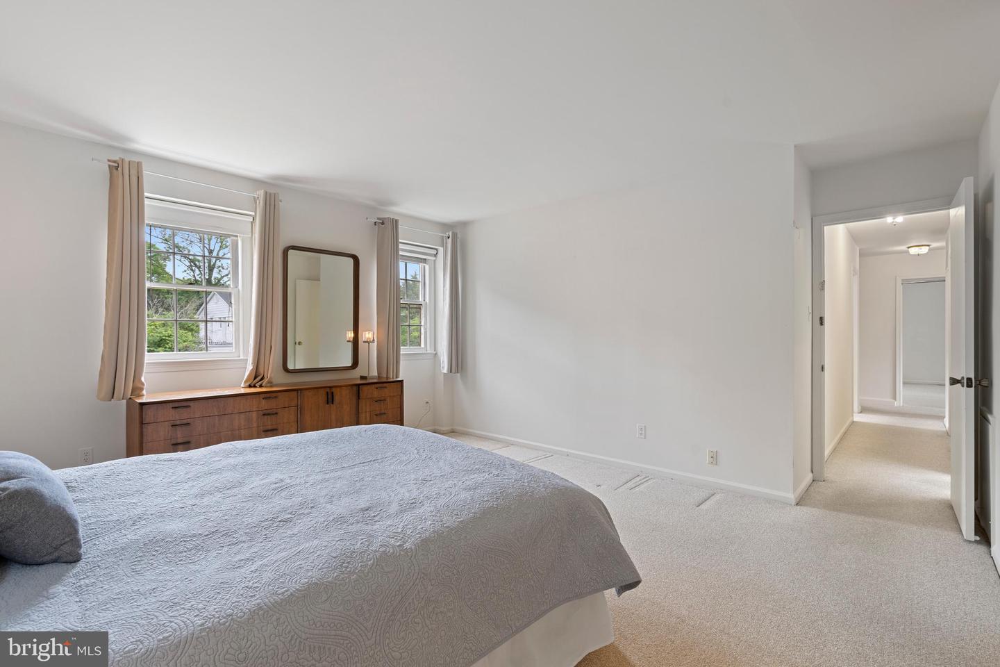 4041 27TH RD N, ARLINGTON, Virginia 22207, 5 Bedrooms Bedrooms, ,3 BathroomsBathrooms,Residential,For sale,4041 27TH RD N,VAAR2058556 MLS # VAAR2058556