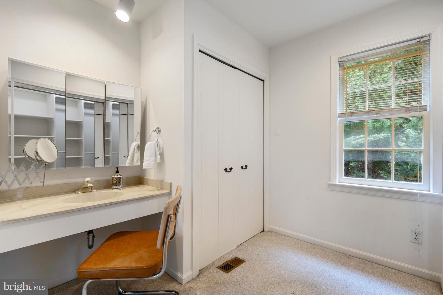 4041 27TH RD N, ARLINGTON, Virginia 22207, 5 Bedrooms Bedrooms, ,3 BathroomsBathrooms,Residential,For sale,4041 27TH RD N,VAAR2058556 MLS # VAAR2058556