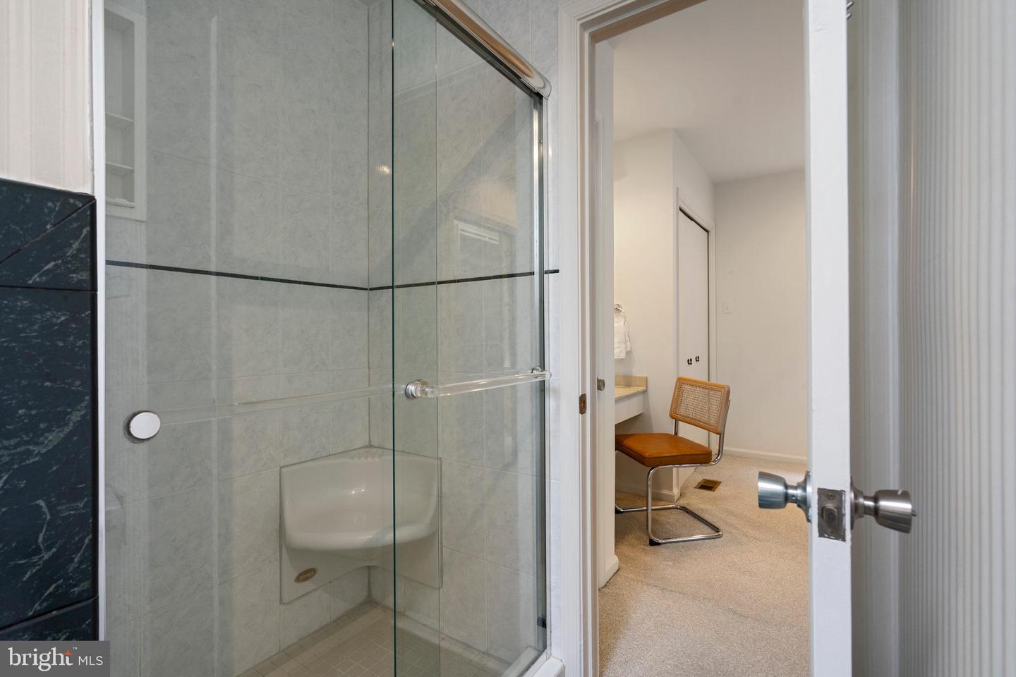 4041 27TH RD N, ARLINGTON, Virginia 22207, 5 Bedrooms Bedrooms, ,3 BathroomsBathrooms,Residential,For sale,4041 27TH RD N,VAAR2058556 MLS # VAAR2058556