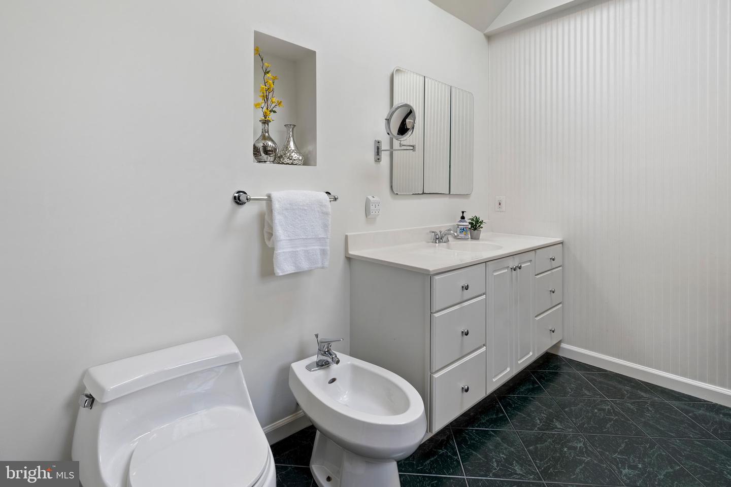4041 27TH RD N, ARLINGTON, Virginia 22207, 5 Bedrooms Bedrooms, ,3 BathroomsBathrooms,Residential,For sale,4041 27TH RD N,VAAR2058556 MLS # VAAR2058556
