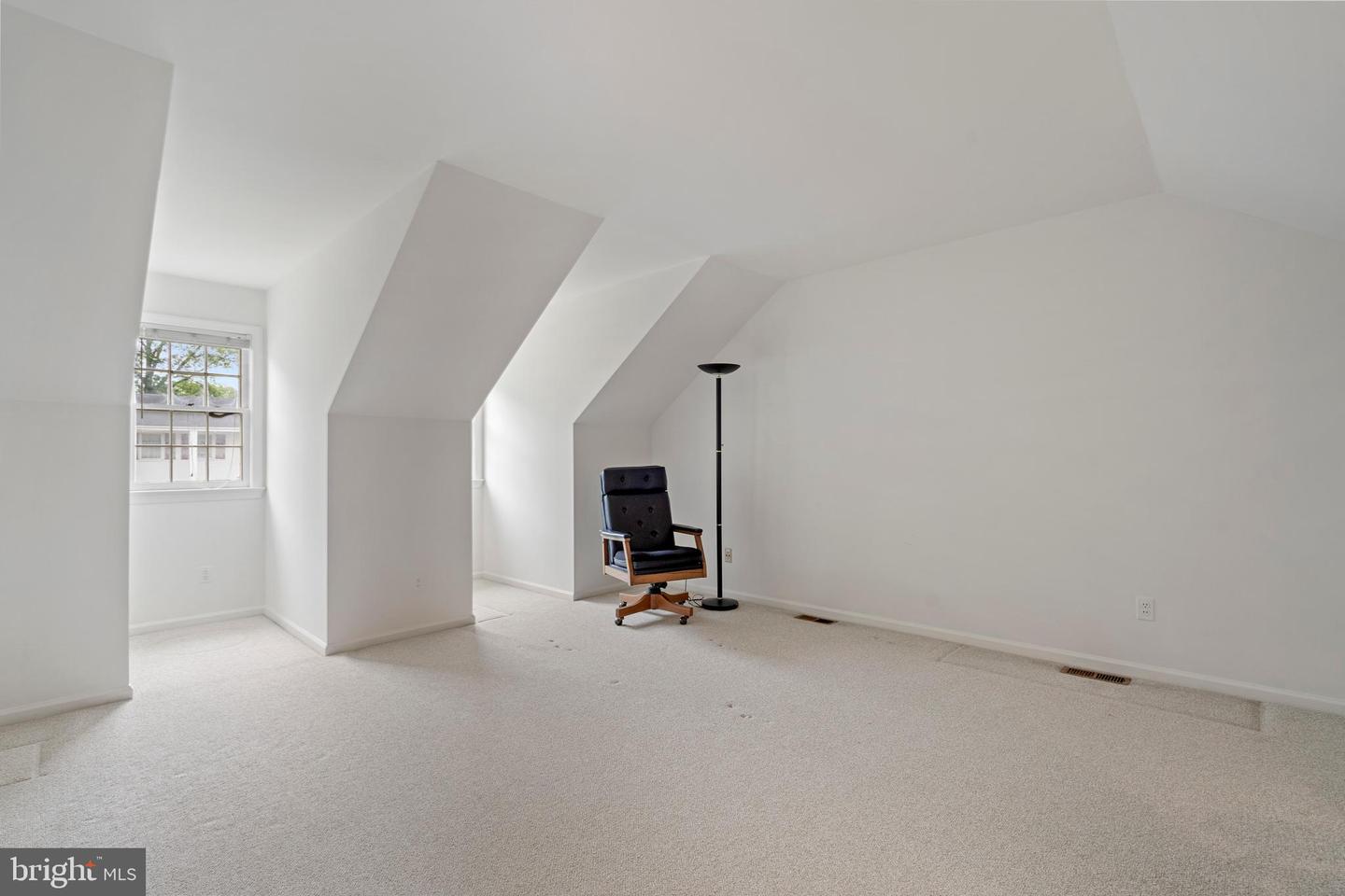 4041 27TH RD N, ARLINGTON, Virginia 22207, 5 Bedrooms Bedrooms, ,3 BathroomsBathrooms,Residential,For sale,4041 27TH RD N,VAAR2058556 MLS # VAAR2058556