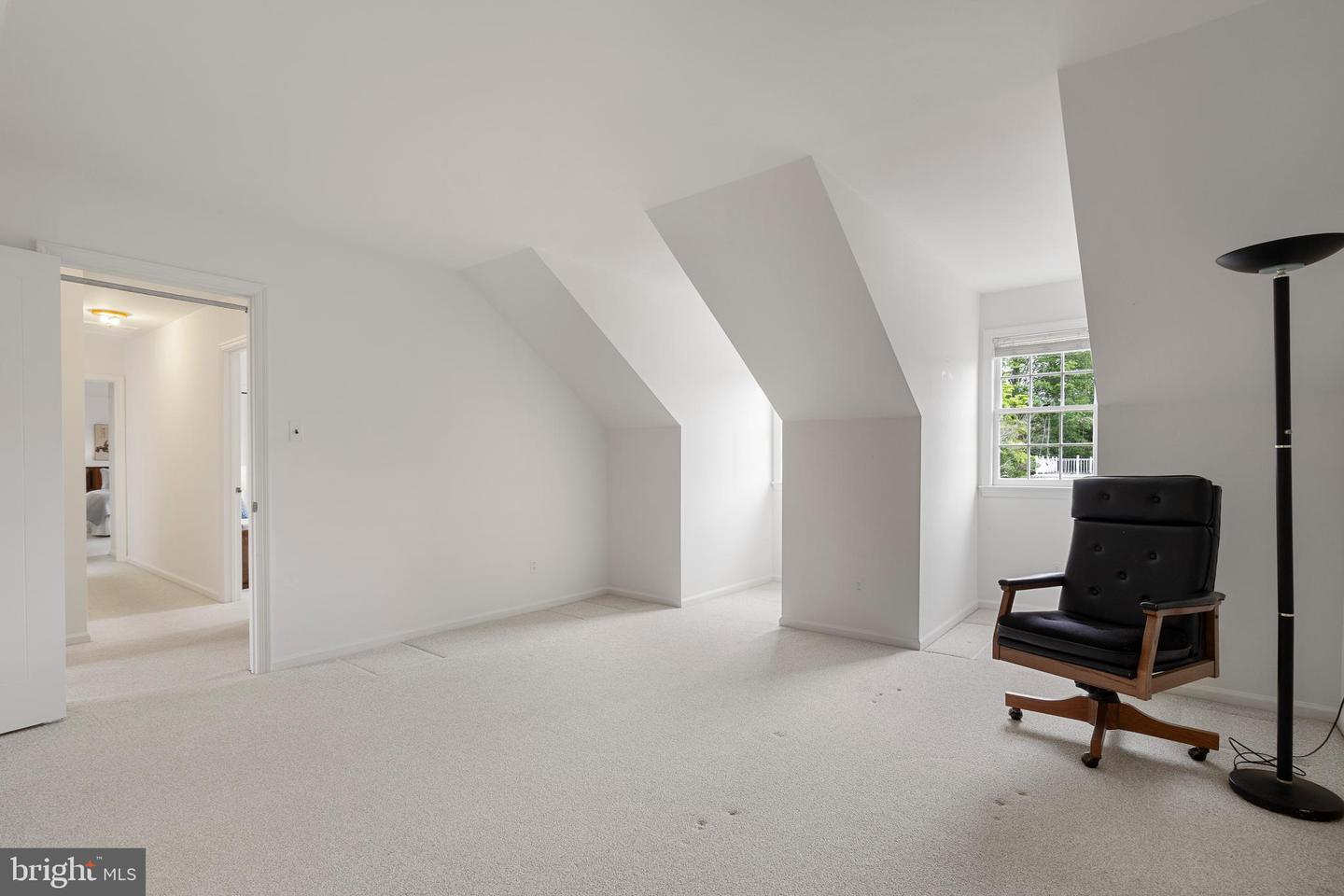 4041 27TH RD N, ARLINGTON, Virginia 22207, 5 Bedrooms Bedrooms, ,3 BathroomsBathrooms,Residential,For sale,4041 27TH RD N,VAAR2058556 MLS # VAAR2058556