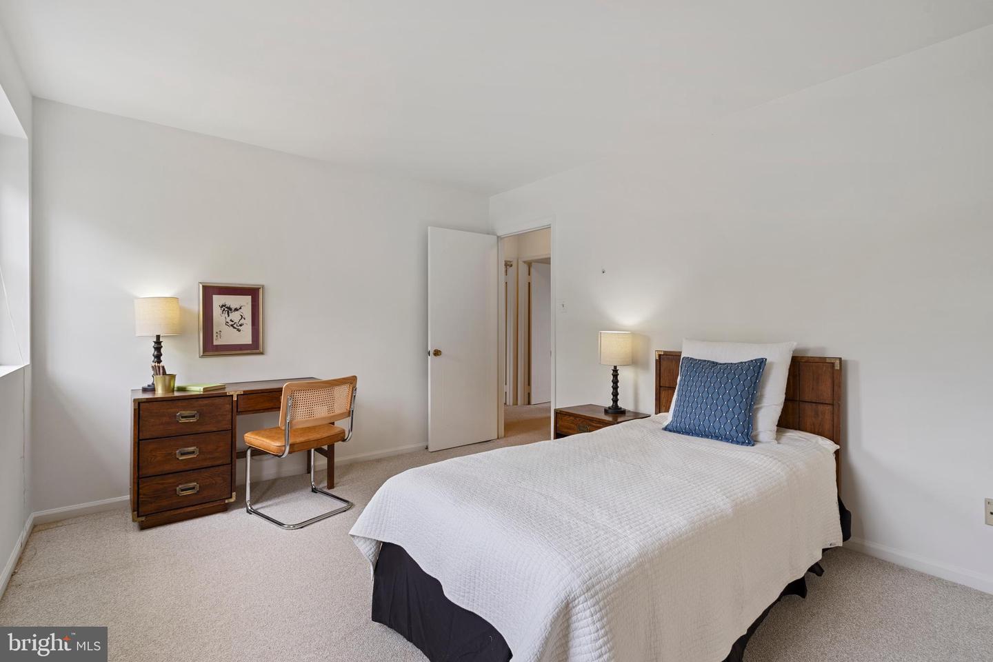 4041 27TH RD N, ARLINGTON, Virginia 22207, 5 Bedrooms Bedrooms, ,3 BathroomsBathrooms,Residential,For sale,4041 27TH RD N,VAAR2058556 MLS # VAAR2058556