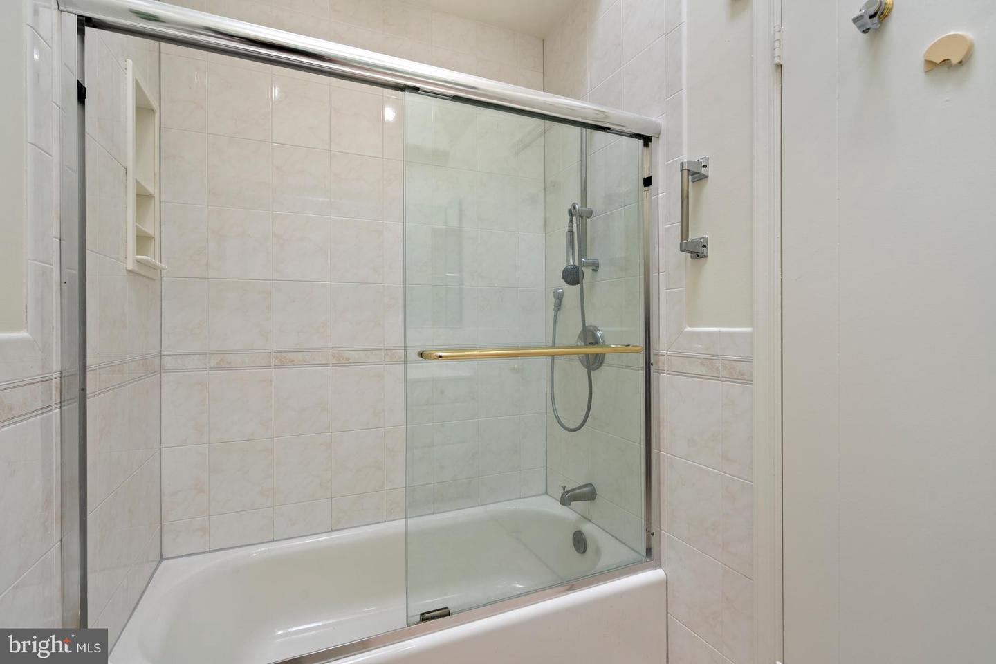 4041 27TH RD N, ARLINGTON, Virginia 22207, 5 Bedrooms Bedrooms, ,3 BathroomsBathrooms,Residential,For sale,4041 27TH RD N,VAAR2058556 MLS # VAAR2058556