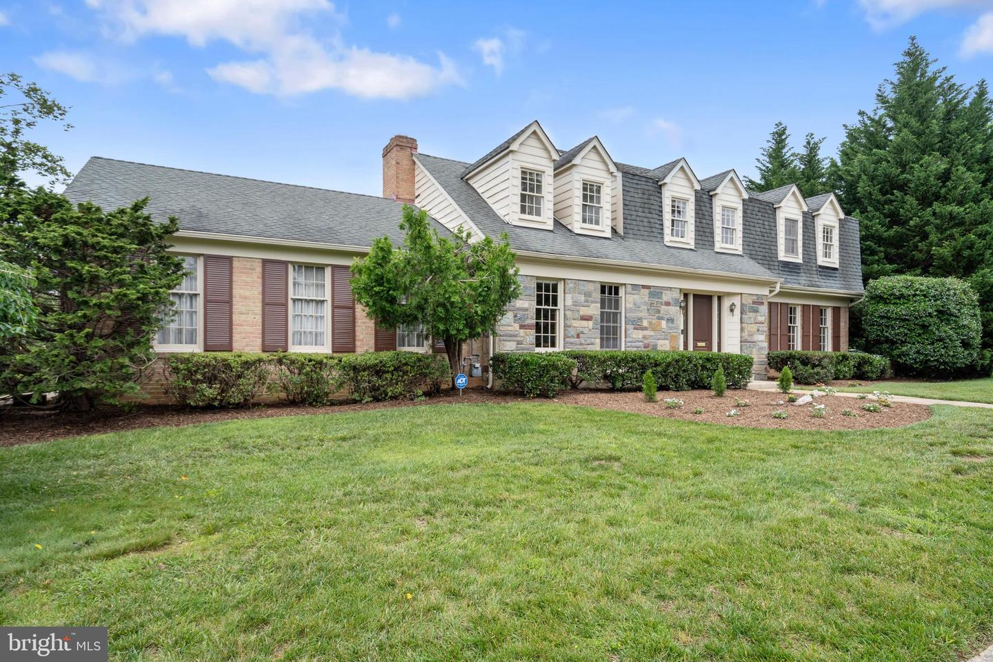 4041 27TH RD N, ARLINGTON, Virginia 22207, 5 Bedrooms Bedrooms, ,3 BathroomsBathrooms,Residential,For sale,4041 27TH RD N,VAAR2058556 MLS # VAAR2058556