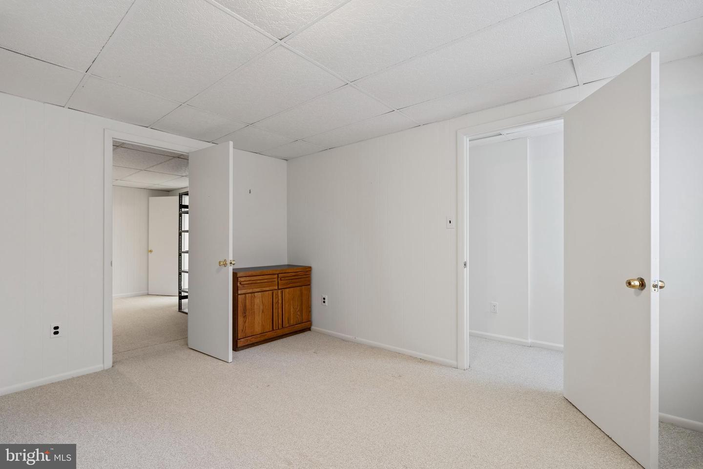 4041 27TH RD N, ARLINGTON, Virginia 22207, 5 Bedrooms Bedrooms, ,3 BathroomsBathrooms,Residential,For sale,4041 27TH RD N,VAAR2058556 MLS # VAAR2058556