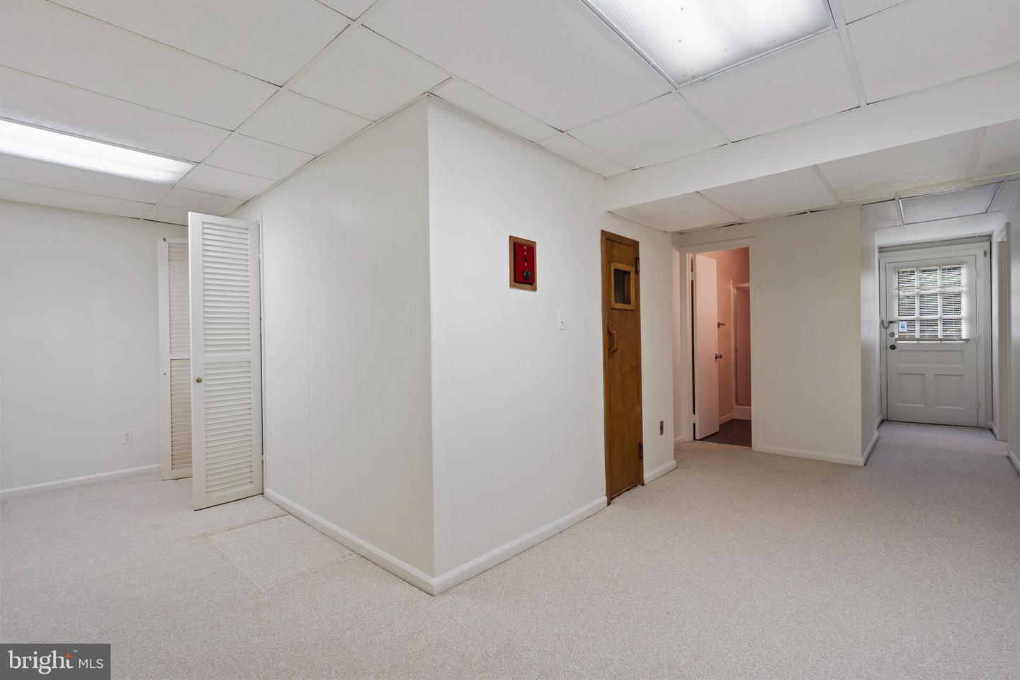 4041 27TH RD N, ARLINGTON, Virginia 22207, 5 Bedrooms Bedrooms, ,3 BathroomsBathrooms,Residential,For sale,4041 27TH RD N,VAAR2058556 MLS # VAAR2058556