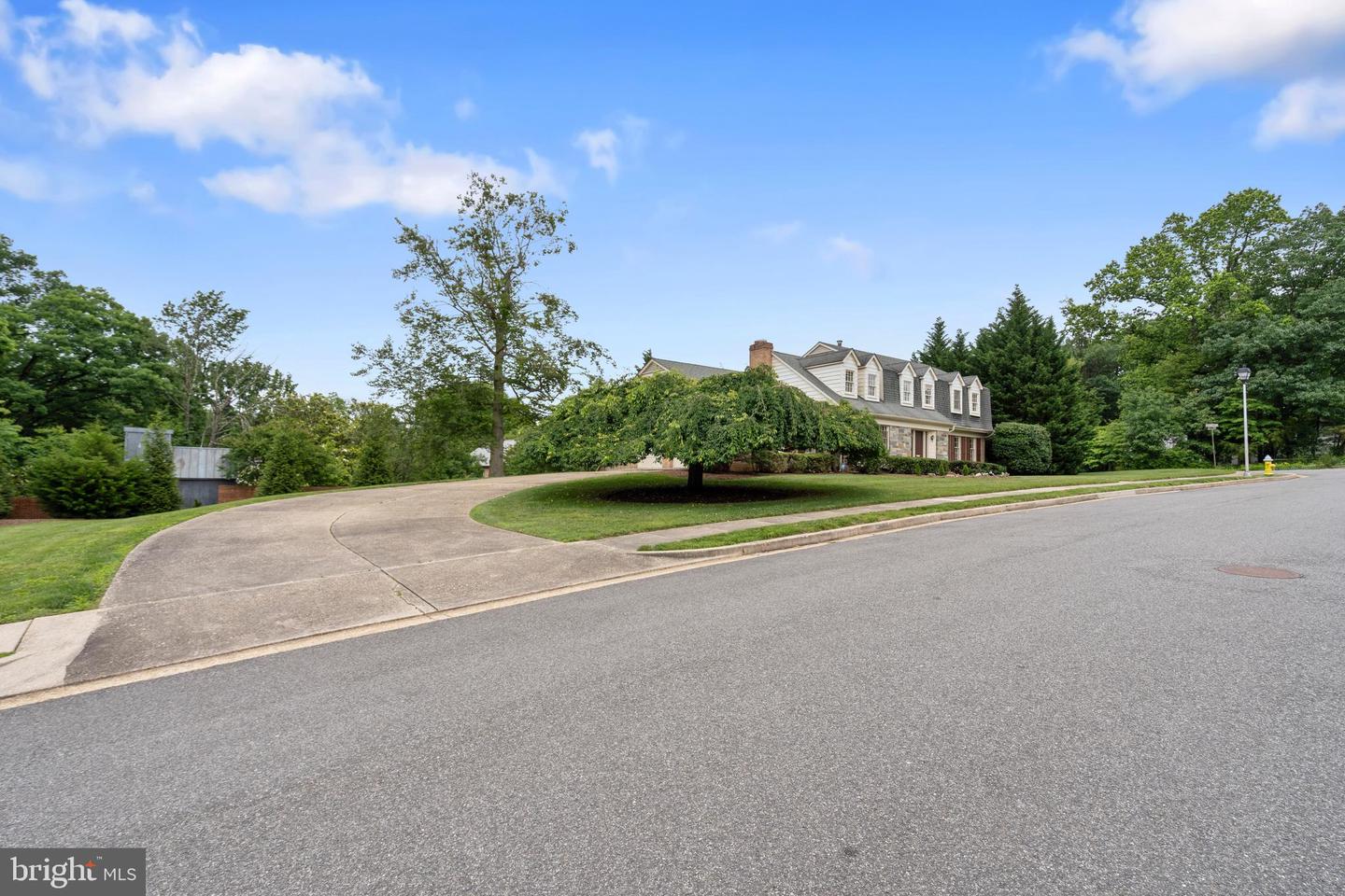 4041 27TH RD N, ARLINGTON, Virginia 22207, 5 Bedrooms Bedrooms, ,3 BathroomsBathrooms,Residential,For sale,4041 27TH RD N,VAAR2058556 MLS # VAAR2058556