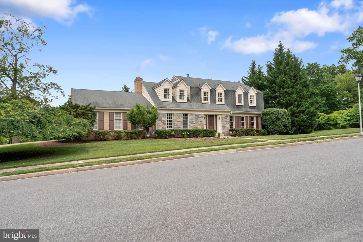 4041 27TH RD N, ARLINGTON, Virginia 22207, 5 Bedrooms Bedrooms, ,3 BathroomsBathrooms,Residential,For sale,4041 27TH RD N,VAAR2058556 MLS # VAAR2058556