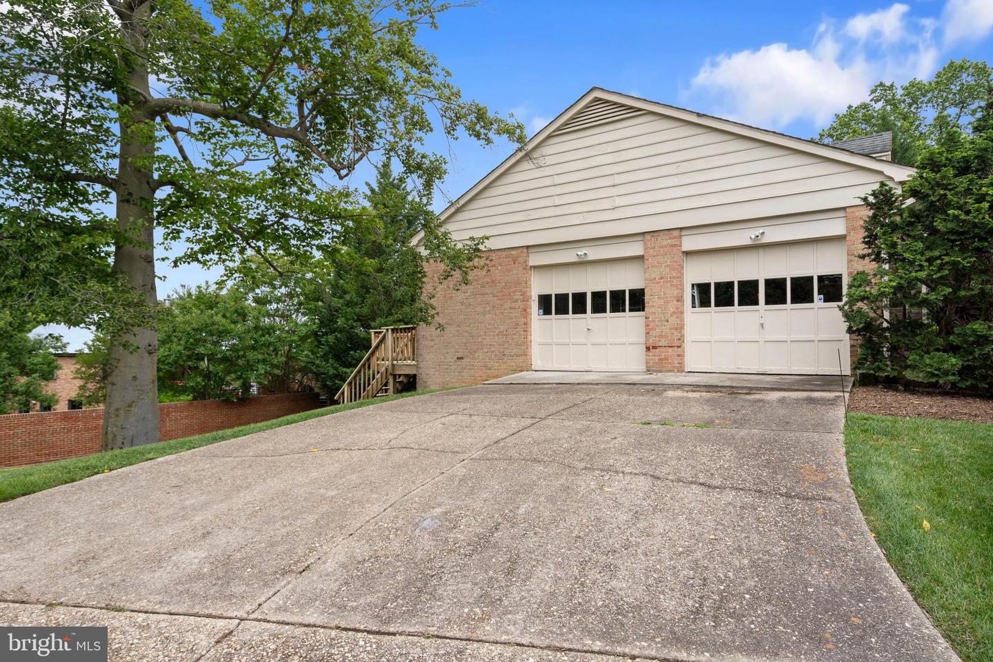 4041 27TH RD N, ARLINGTON, Virginia 22207, 5 Bedrooms Bedrooms, ,3 BathroomsBathrooms,Residential,For sale,4041 27TH RD N,VAAR2058556 MLS # VAAR2058556