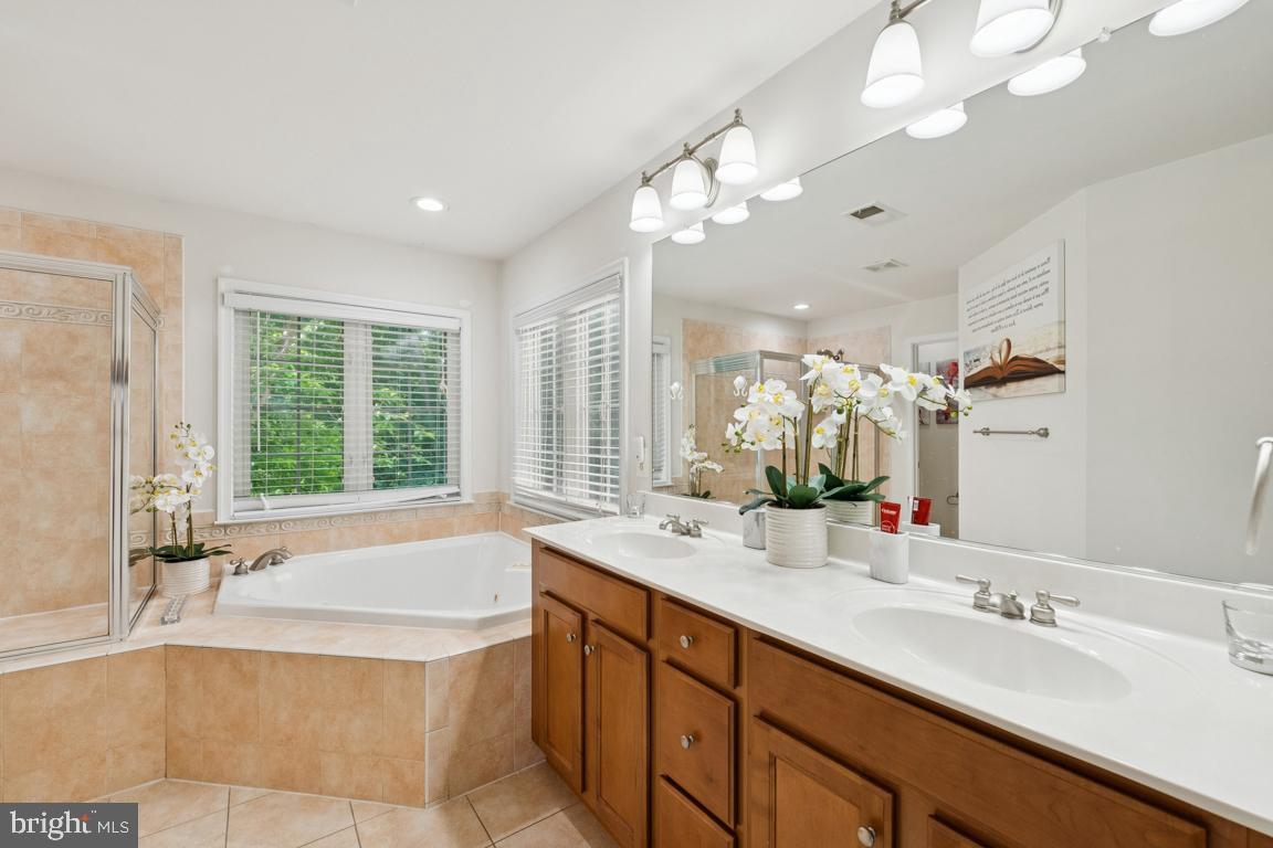 8411 WHITEHAVEN CT, LORTON, Virginia 22079, 6 Bedrooms Bedrooms, ,4 BathroomsBathrooms,Residential,For sale,8411 WHITEHAVEN CT,VAFX2244784 MLS # VAFX2244784