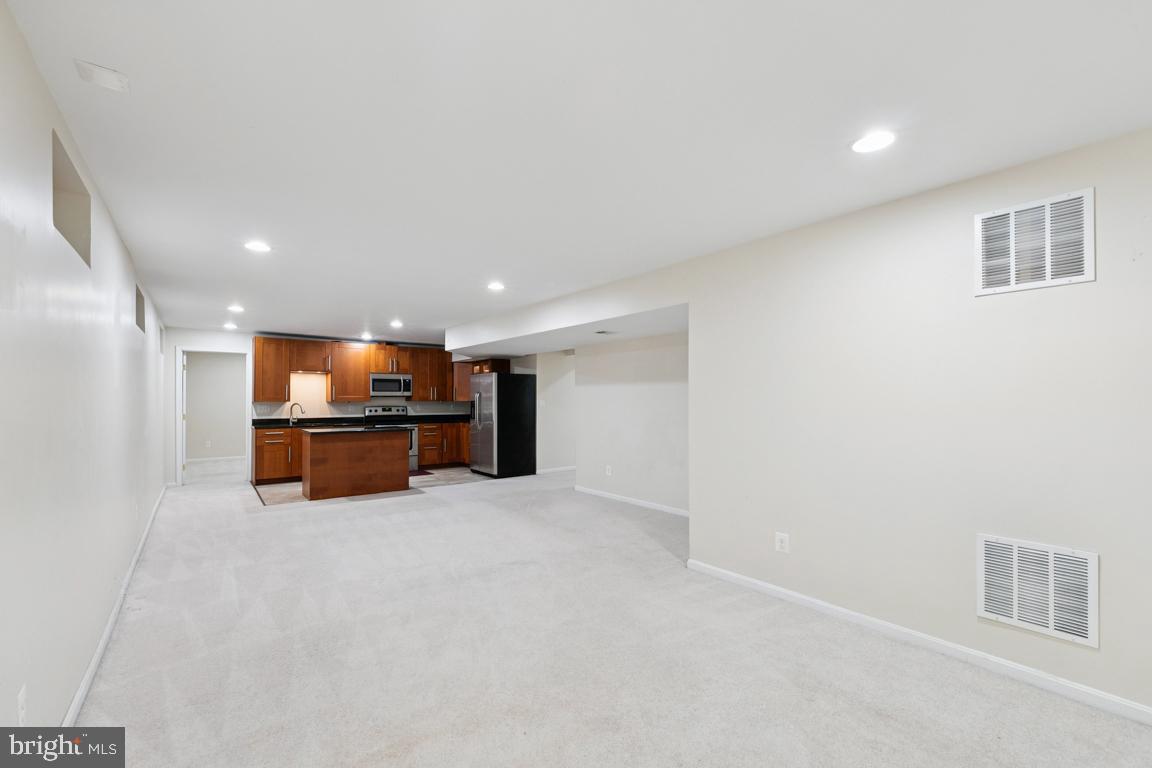 8411 WHITEHAVEN CT, LORTON, Virginia 22079, 6 Bedrooms Bedrooms, ,4 BathroomsBathrooms,Residential,For sale,8411 WHITEHAVEN CT,VAFX2244784 MLS # VAFX2244784