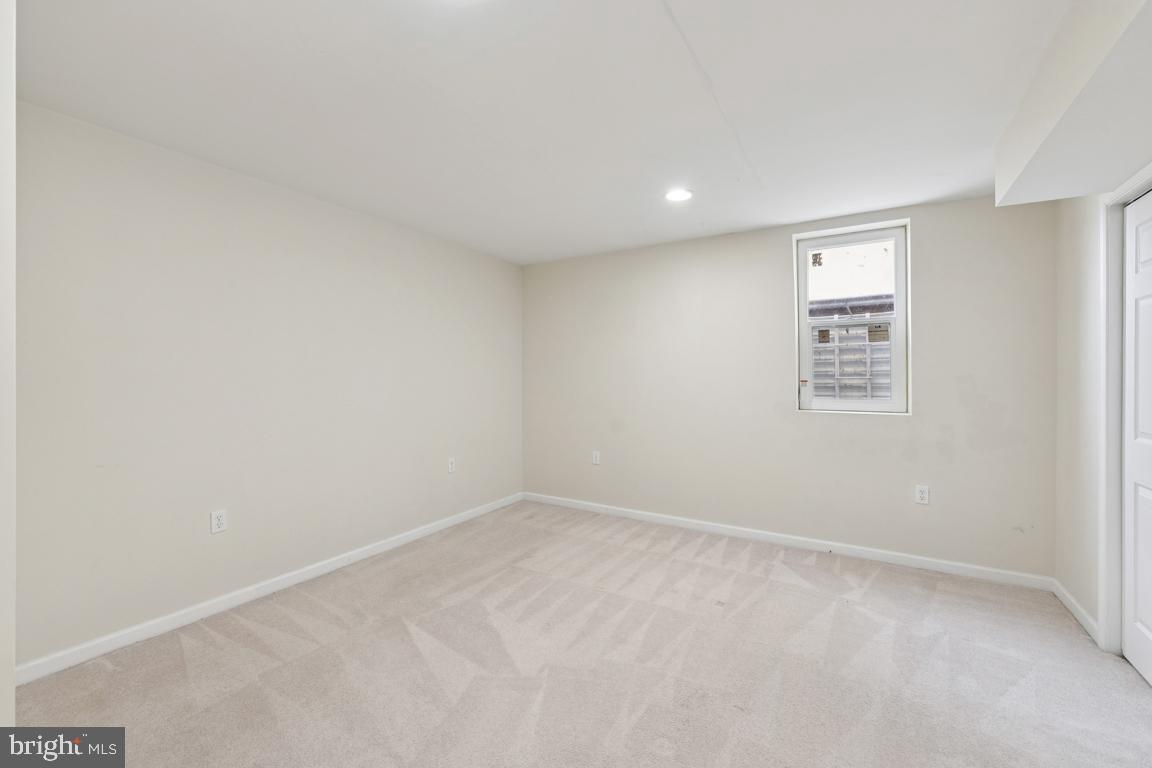 8411 WHITEHAVEN CT, LORTON, Virginia 22079, 6 Bedrooms Bedrooms, ,4 BathroomsBathrooms,Residential,For sale,8411 WHITEHAVEN CT,VAFX2244784 MLS # VAFX2244784
