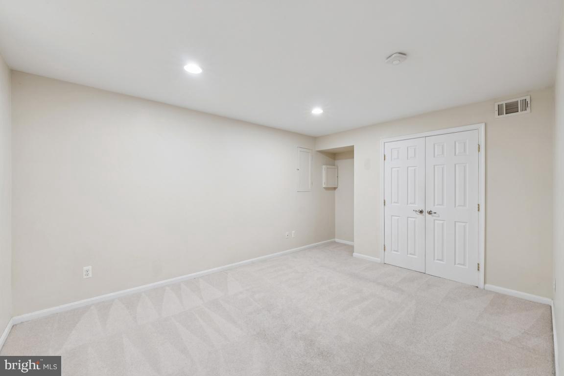 8411 WHITEHAVEN CT, LORTON, Virginia 22079, 6 Bedrooms Bedrooms, ,4 BathroomsBathrooms,Residential,For sale,8411 WHITEHAVEN CT,VAFX2244784 MLS # VAFX2244784