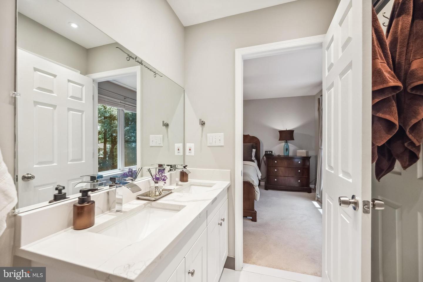 6004 FORREST HOLLOW LN, SPRINGFIELD, Virginia 22152, 3 Bedrooms Bedrooms, ,3 BathroomsBathrooms,Residential,For sale,6004 FORREST HOLLOW LN,VAFX2244800 MLS # VAFX2244800