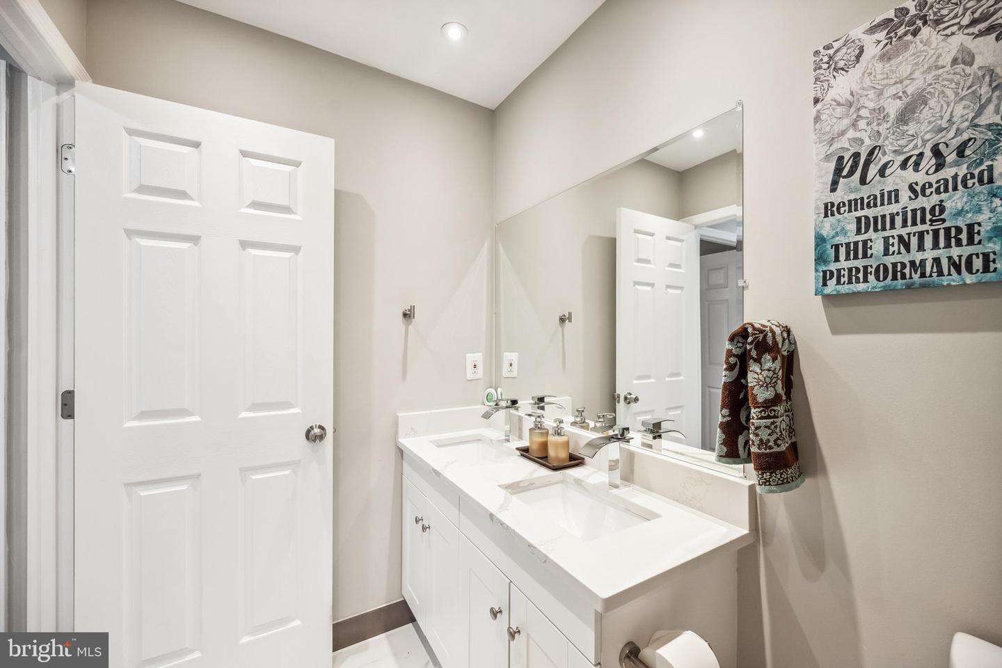 6004 FORREST HOLLOW LN, SPRINGFIELD, Virginia 22152, 3 Bedrooms Bedrooms, ,3 BathroomsBathrooms,Residential,For sale,6004 FORREST HOLLOW LN,VAFX2244800 MLS # VAFX2244800