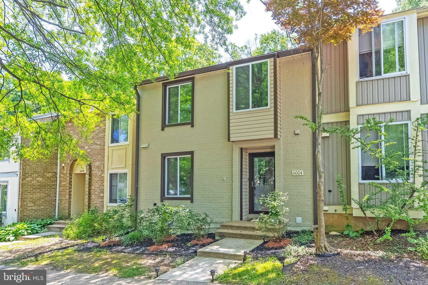 6004 FORREST HOLLOW LN, SPRINGFIELD, Virginia 22152, 3 Bedrooms Bedrooms, ,3 BathroomsBathrooms,Residential,For sale,6004 FORREST HOLLOW LN,VAFX2244800 MLS # VAFX2244800