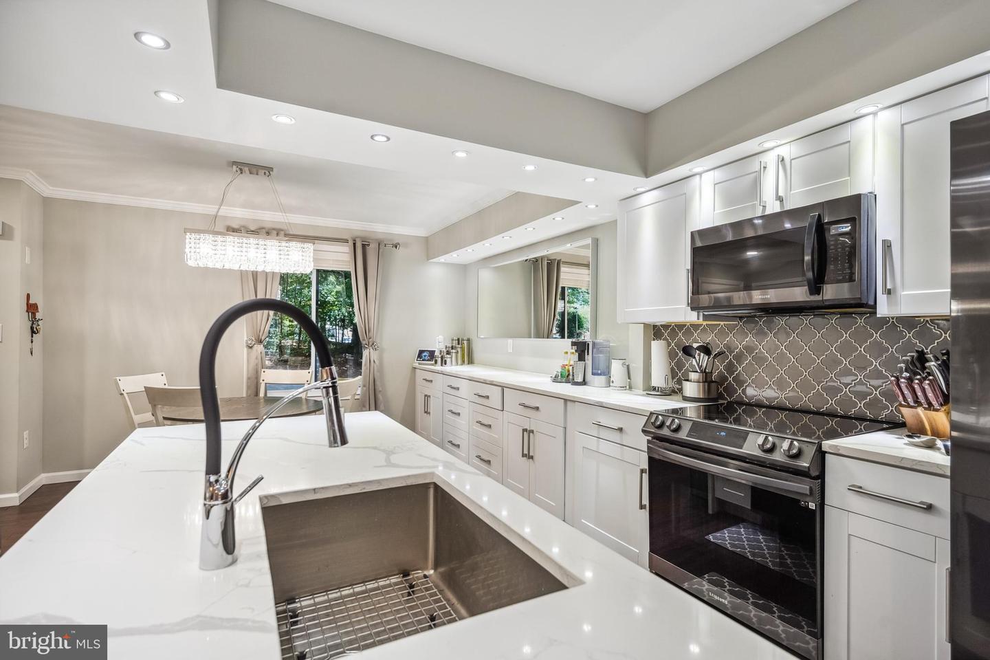 6004 FORREST HOLLOW LN, SPRINGFIELD, Virginia 22152, 3 Bedrooms Bedrooms, ,3 BathroomsBathrooms,Residential,For sale,6004 FORREST HOLLOW LN,VAFX2244800 MLS # VAFX2244800