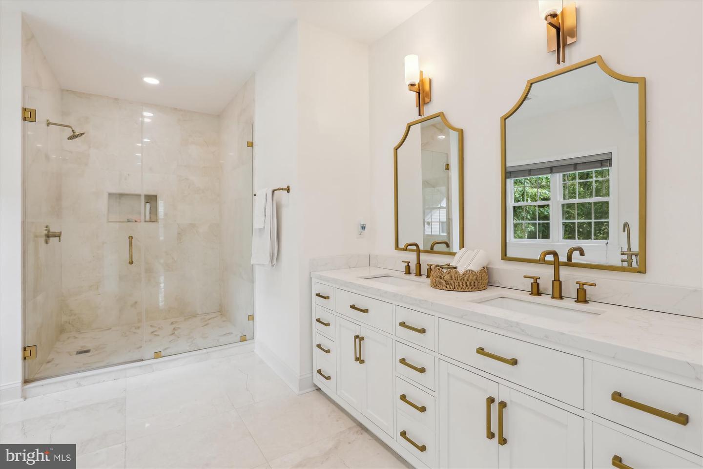 3908 WOODLEY DR, ALEXANDRIA, Virginia 22309, 5 Bedrooms Bedrooms, ,5 BathroomsBathrooms,Residential,For sale,3908 WOODLEY DR,VAFX2244618 MLS # VAFX2244618