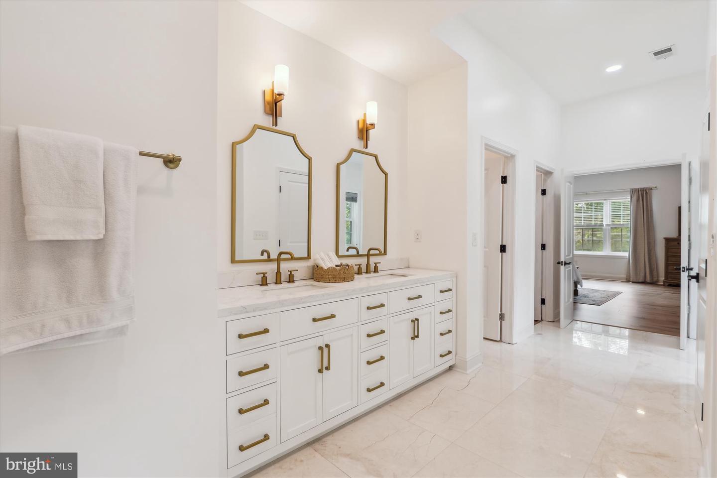 3908 WOODLEY DR, ALEXANDRIA, Virginia 22309, 5 Bedrooms Bedrooms, ,5 BathroomsBathrooms,Residential,For sale,3908 WOODLEY DR,VAFX2244618 MLS # VAFX2244618