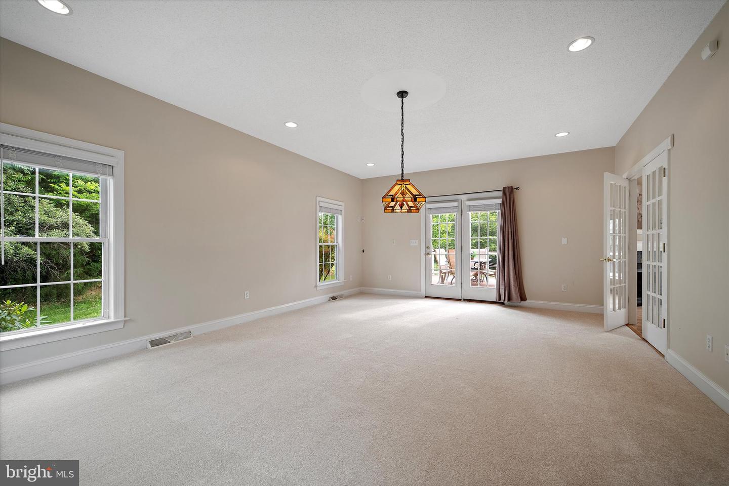 960 LAUREL GROVE RD, WINCHESTER, Virginia 22602, 5 Bedrooms Bedrooms, ,3 BathroomsBathrooms,Residential,For sale,960 LAUREL GROVE RD,VAFV2034610 MLS # VAFV2034610