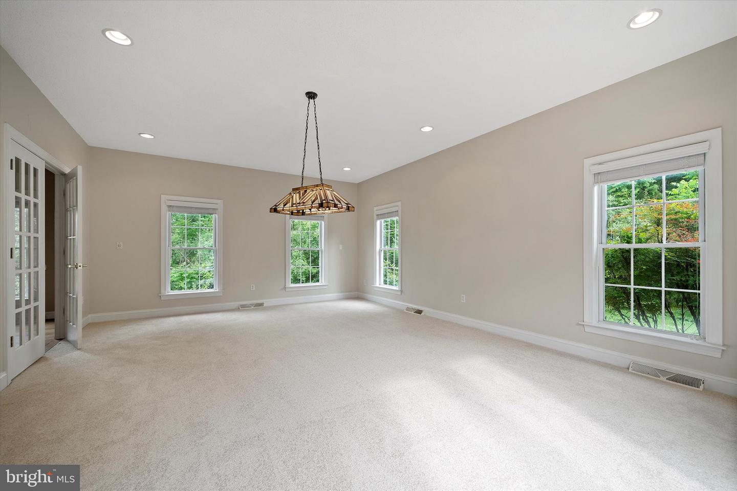 960 LAUREL GROVE RD, WINCHESTER, Virginia 22602, 5 Bedrooms Bedrooms, ,3 BathroomsBathrooms,Residential,For sale,960 LAUREL GROVE RD,VAFV2034610 MLS # VAFV2034610