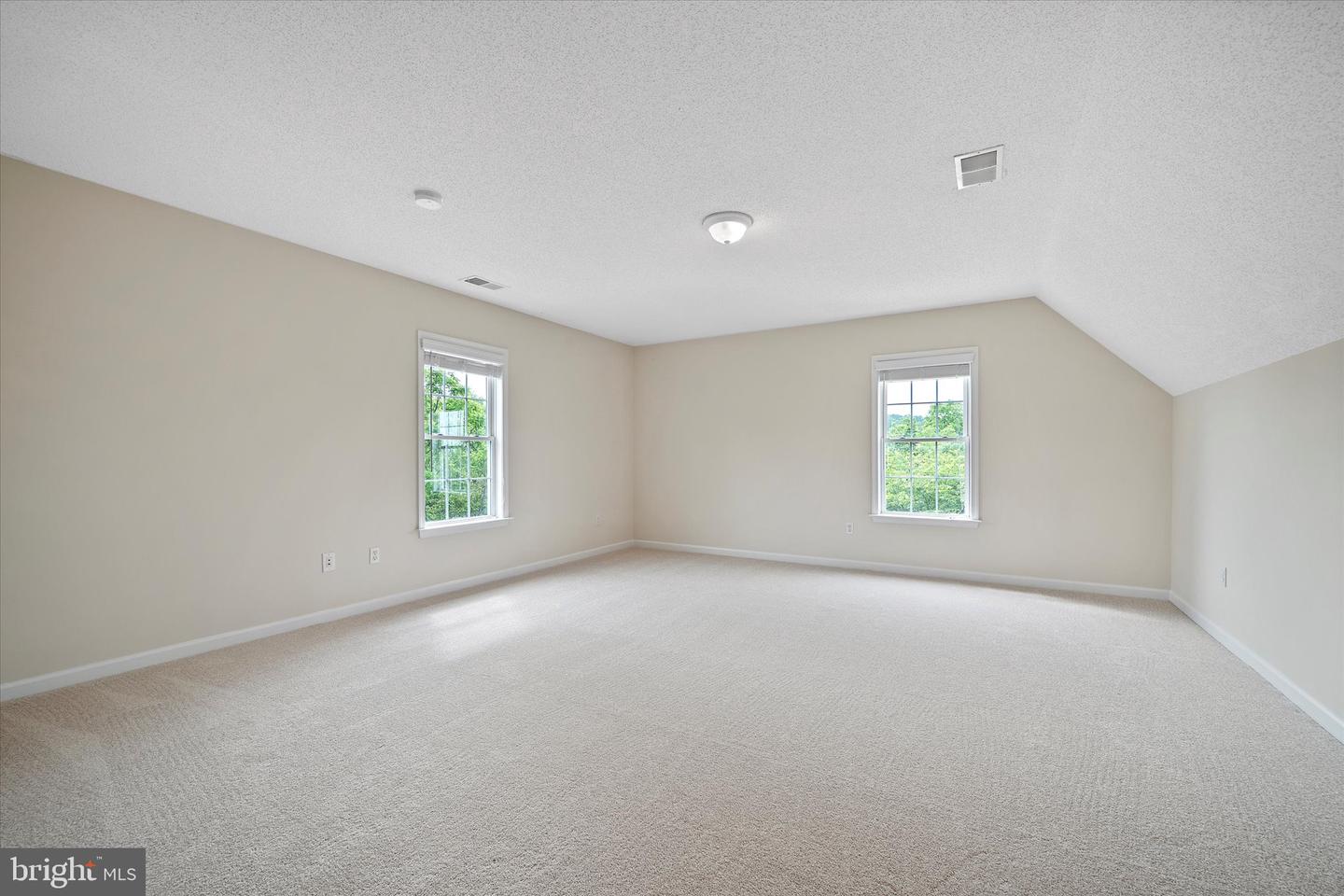 960 LAUREL GROVE RD, WINCHESTER, Virginia 22602, 5 Bedrooms Bedrooms, ,3 BathroomsBathrooms,Residential,For sale,960 LAUREL GROVE RD,VAFV2034610 MLS # VAFV2034610