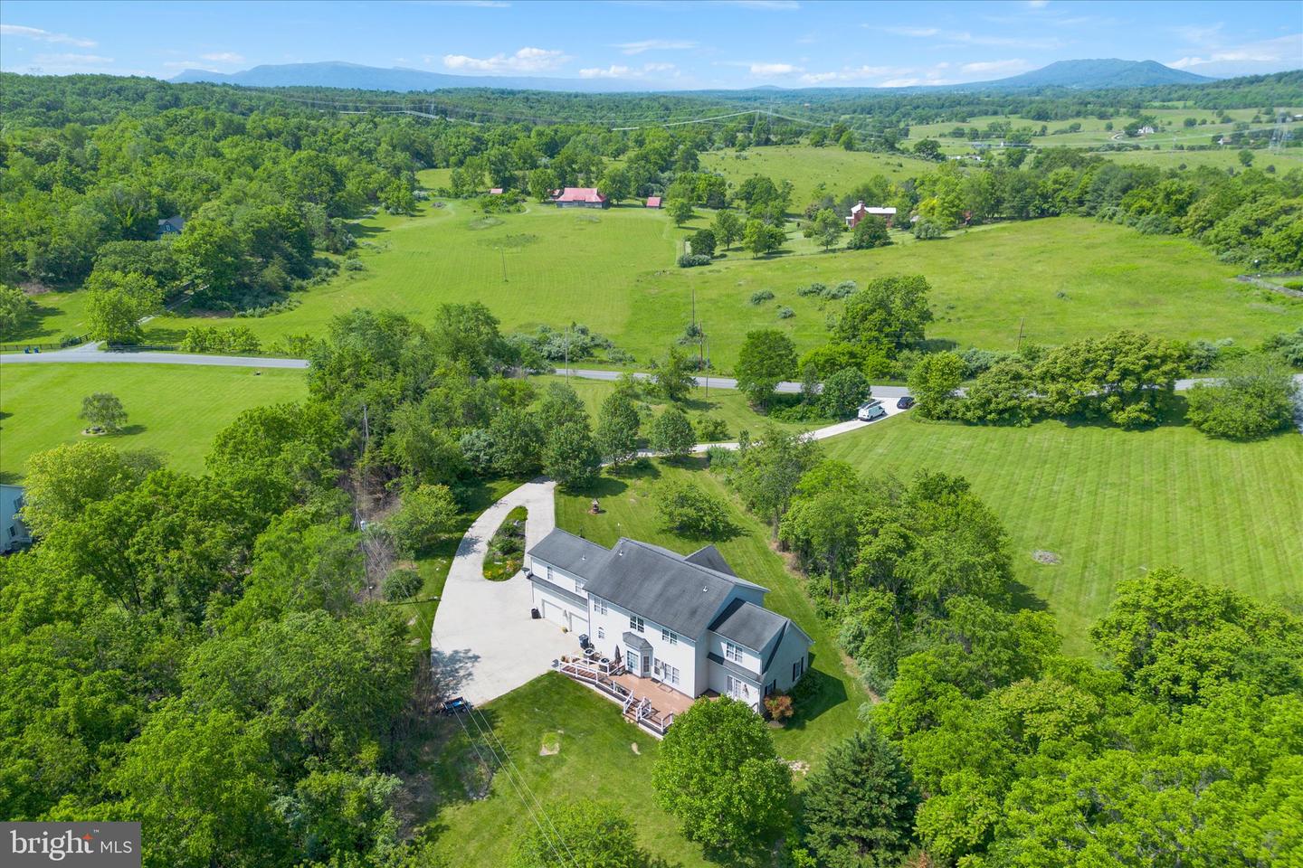 960 LAUREL GROVE RD, WINCHESTER, Virginia 22602, 5 Bedrooms Bedrooms, ,3 BathroomsBathrooms,Residential,For sale,960 LAUREL GROVE RD,VAFV2034610 MLS # VAFV2034610
