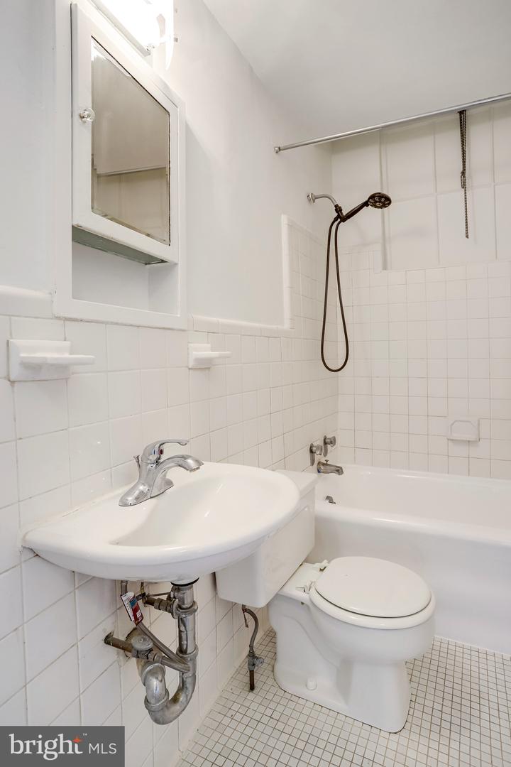 2032-2040 BELMONT RD NW #521, WASHINGTON, District Of Columbia 20009, 1 Bedroom Bedrooms, ,1 BathroomBathrooms,Residential,For sale,2032-2040 BELMONT RD NW #521,DCDC2203852 MLS # DCDC2203852