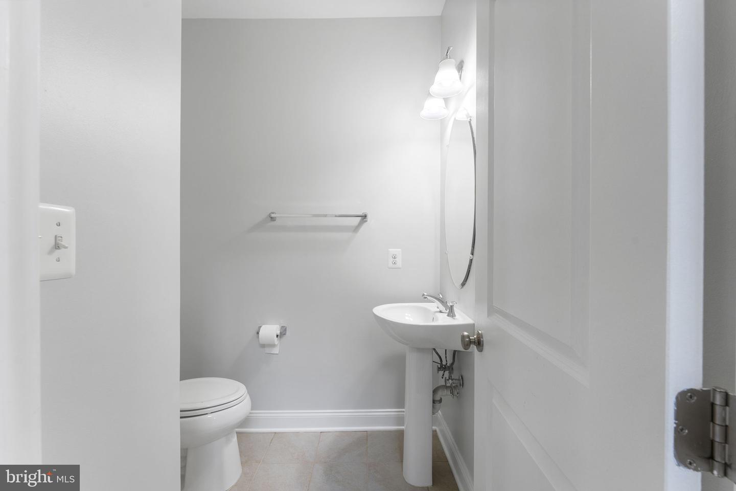 22559 WINDSOR LOCKS SQ, ASHBURN, Virginia 20148, 3 Bedrooms Bedrooms, ,3 BathroomsBathrooms,Residential,For sale,22559 WINDSOR LOCKS SQ,VALO2098640 MLS # VALO2098640
