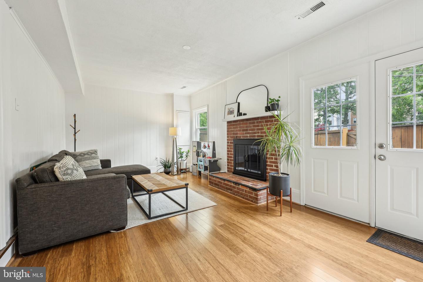 2257 CEDAR LN, VIENNA, Virginia 22182, 4 Bedrooms Bedrooms, ,3 BathroomsBathrooms,Residential,For sale,2257 CEDAR LN,VAFX2244956 MLS # VAFX2244956