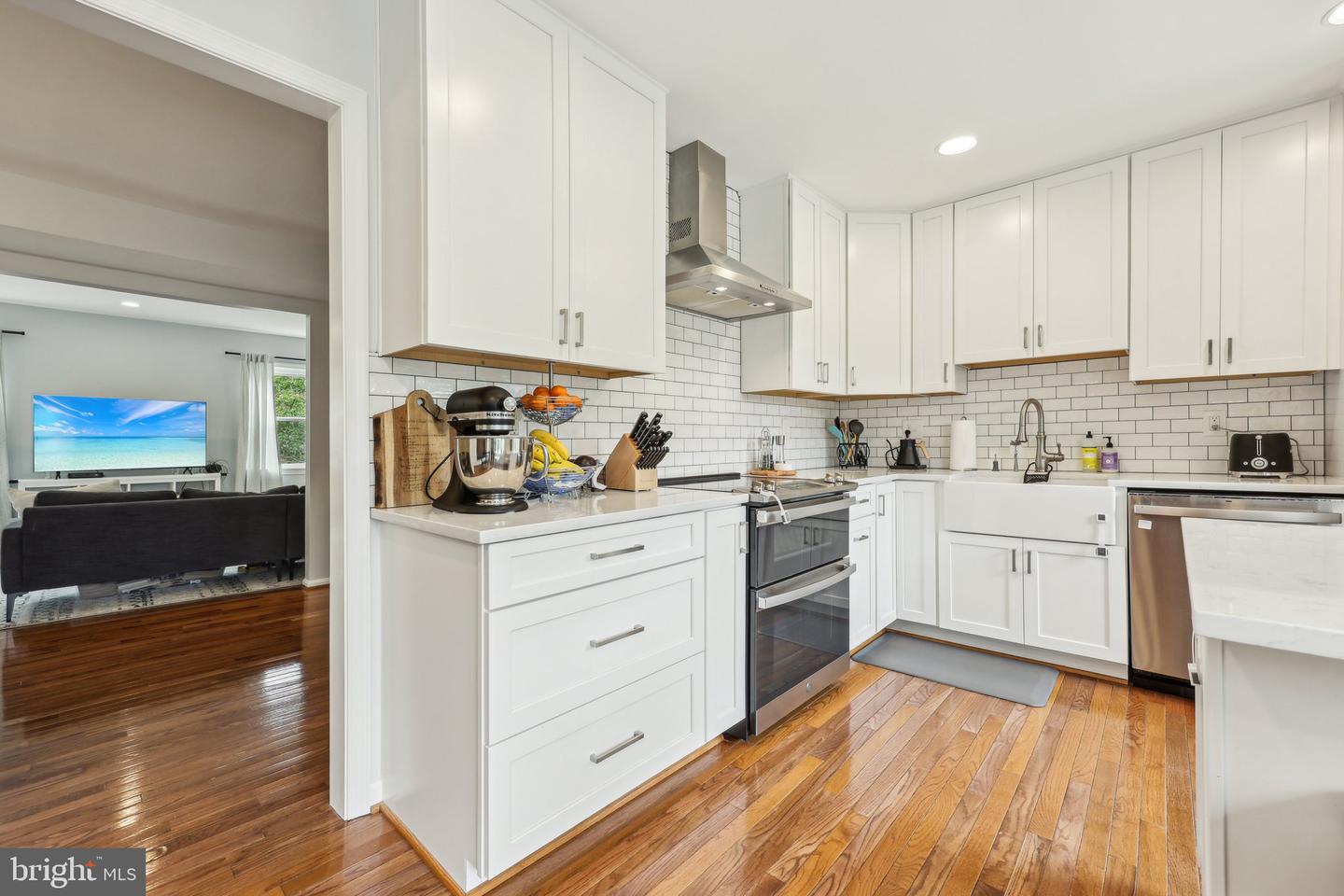 2257 CEDAR LN, VIENNA, Virginia 22182, 4 Bedrooms Bedrooms, ,3 BathroomsBathrooms,Residential,For sale,2257 CEDAR LN,VAFX2244956 MLS # VAFX2244956