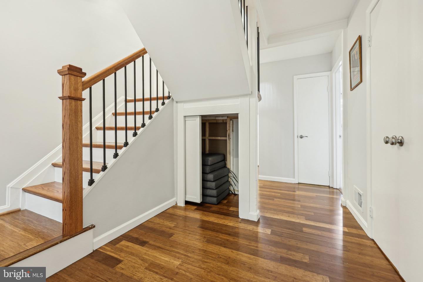 2257 CEDAR LN, VIENNA, Virginia 22182, 4 Bedrooms Bedrooms, ,3 BathroomsBathrooms,Residential,For sale,2257 CEDAR LN,VAFX2244956 MLS # VAFX2244956