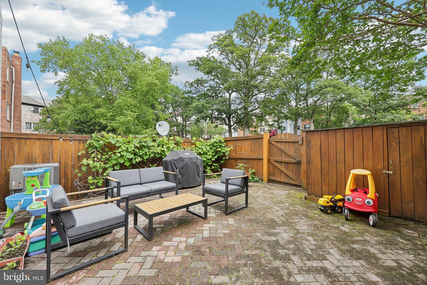 2257 CEDAR LN, VIENNA, Virginia 22182, 4 Bedrooms Bedrooms, ,3 BathroomsBathrooms,Residential,For sale,2257 CEDAR LN,VAFX2244956 MLS # VAFX2244956