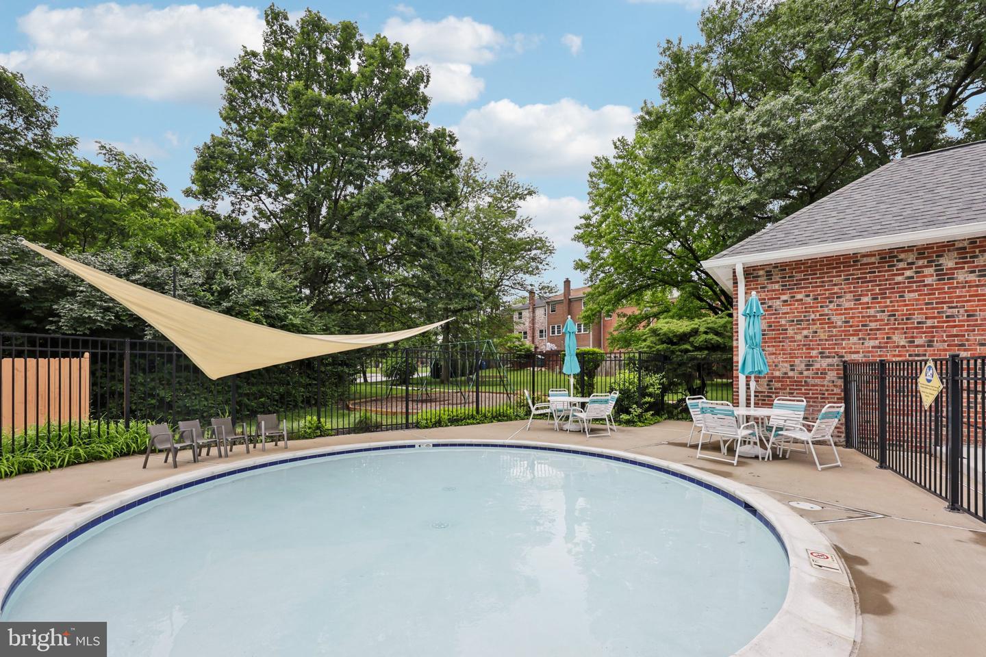 2257 CEDAR LN, VIENNA, Virginia 22182, 4 Bedrooms Bedrooms, ,3 BathroomsBathrooms,Residential,For sale,2257 CEDAR LN,VAFX2244956 MLS # VAFX2244956