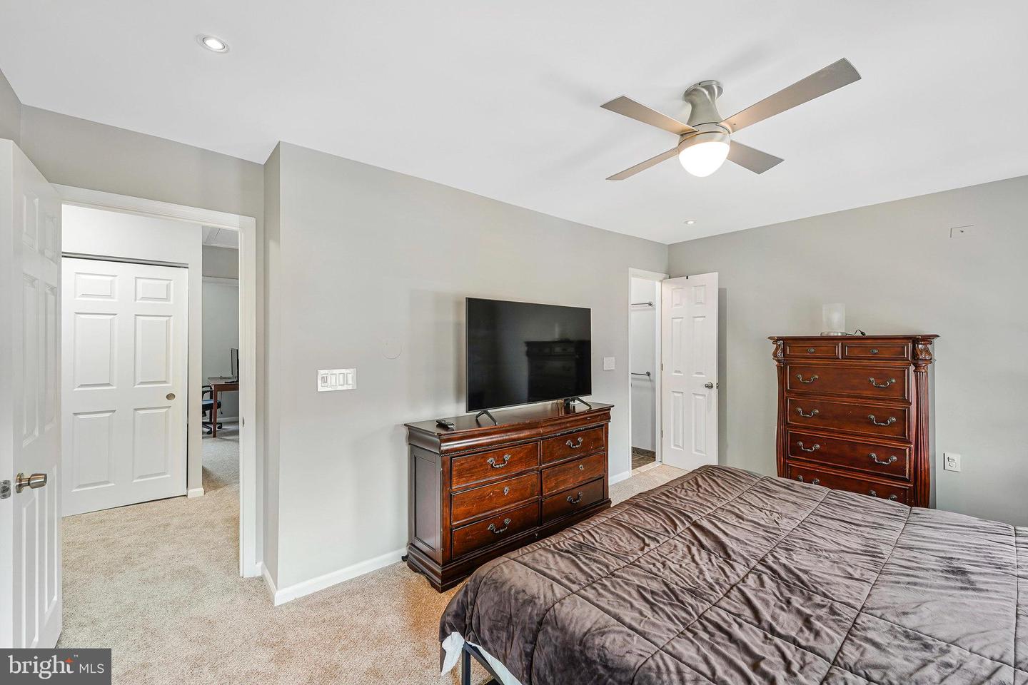 9859 LAKEPOINTE DR, BURKE, Virginia 22015, 3 Bedrooms Bedrooms, ,2 BathroomsBathrooms,Residential,For sale,9859 LAKEPOINTE DR,VAFX2244960 MLS # VAFX2244960