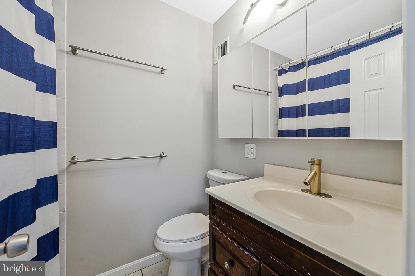 9859 LAKEPOINTE DR, BURKE, Virginia 22015, 3 Bedrooms Bedrooms, ,2 BathroomsBathrooms,Residential,For sale,9859 LAKEPOINTE DR,VAFX2244960 MLS # VAFX2244960