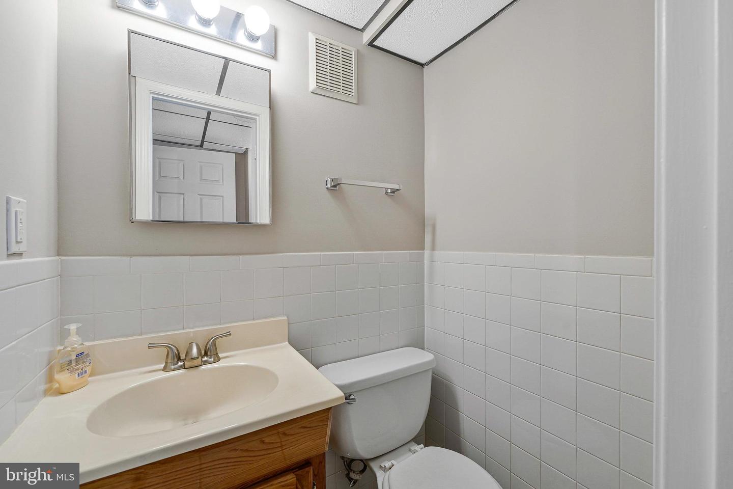 9859 LAKEPOINTE DR, BURKE, Virginia 22015, 3 Bedrooms Bedrooms, ,2 BathroomsBathrooms,Residential,For sale,9859 LAKEPOINTE DR,VAFX2244960 MLS # VAFX2244960