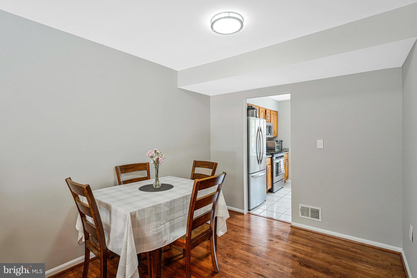 9859 LAKEPOINTE DR, BURKE, Virginia 22015, 3 Bedrooms Bedrooms, ,2 BathroomsBathrooms,Residential,For sale,9859 LAKEPOINTE DR,VAFX2244960 MLS # VAFX2244960