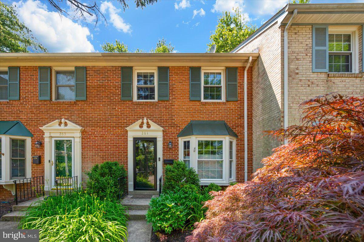 261 COMMONS DR NW, VIENNA, Virginia 22180, 3 Bedrooms Bedrooms, ,2 BathroomsBathrooms,Residential,For sale,261 COMMONS DR NW,VAFX2244962 MLS # VAFX2244962