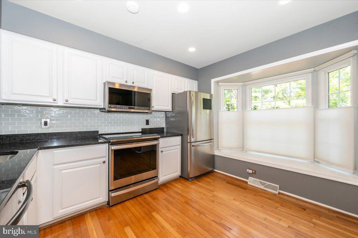 261 COMMONS DR NW, VIENNA, Virginia 22180, 3 Bedrooms Bedrooms, ,2 BathroomsBathrooms,Residential,For sale,261 COMMONS DR NW,VAFX2244962 MLS # VAFX2244962