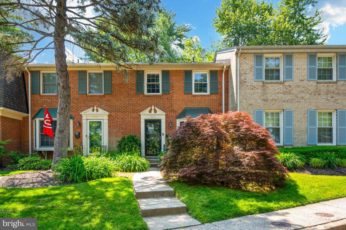 261 COMMONS DR NW, VIENNA, Virginia 22180, 3 Bedrooms Bedrooms, ,2 BathroomsBathrooms,Residential,For sale,261 COMMONS DR NW,VAFX2244962 MLS # VAFX2244962
