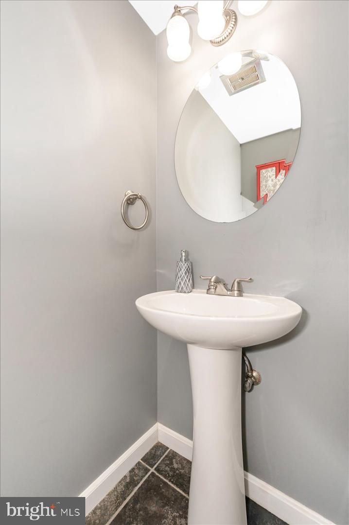 261 COMMONS DR NW, VIENNA, Virginia 22180, 3 Bedrooms Bedrooms, ,2 BathroomsBathrooms,Residential,For sale,261 COMMONS DR NW,VAFX2244962 MLS # VAFX2244962