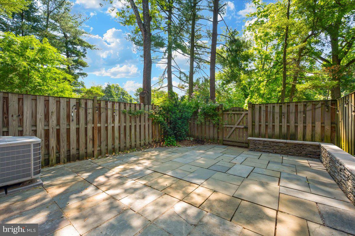 261 COMMONS DR NW, VIENNA, Virginia 22180, 3 Bedrooms Bedrooms, ,2 BathroomsBathrooms,Residential,For sale,261 COMMONS DR NW,VAFX2244962 MLS # VAFX2244962