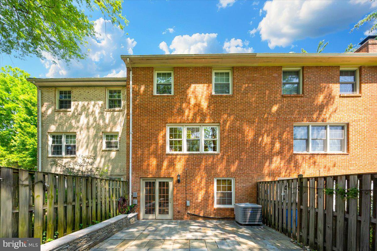 261 COMMONS DR NW, VIENNA, Virginia 22180, 3 Bedrooms Bedrooms, ,2 BathroomsBathrooms,Residential,For sale,261 COMMONS DR NW,VAFX2244962 MLS # VAFX2244962
