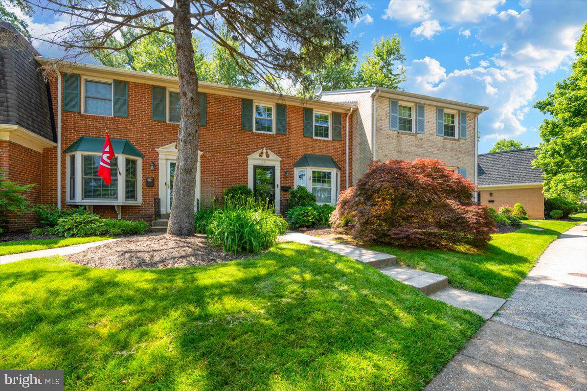 261 COMMONS DR NW, VIENNA, Virginia 22180, 3 Bedrooms Bedrooms, ,2 BathroomsBathrooms,Residential,For sale,261 COMMONS DR NW,VAFX2244962 MLS # VAFX2244962