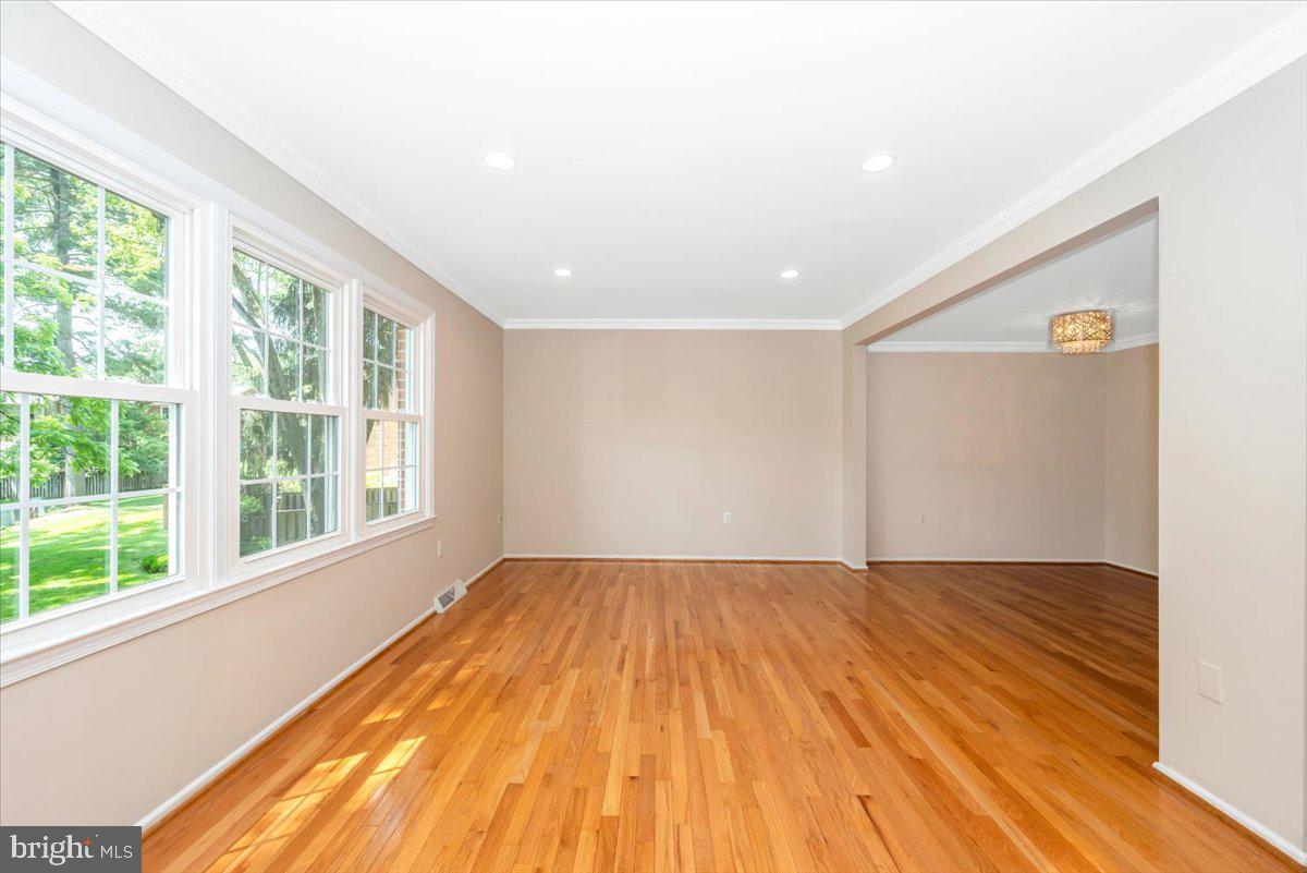261 COMMONS DR NW, VIENNA, Virginia 22180, 3 Bedrooms Bedrooms, ,2 BathroomsBathrooms,Residential,For sale,261 COMMONS DR NW,VAFX2244962 MLS # VAFX2244962