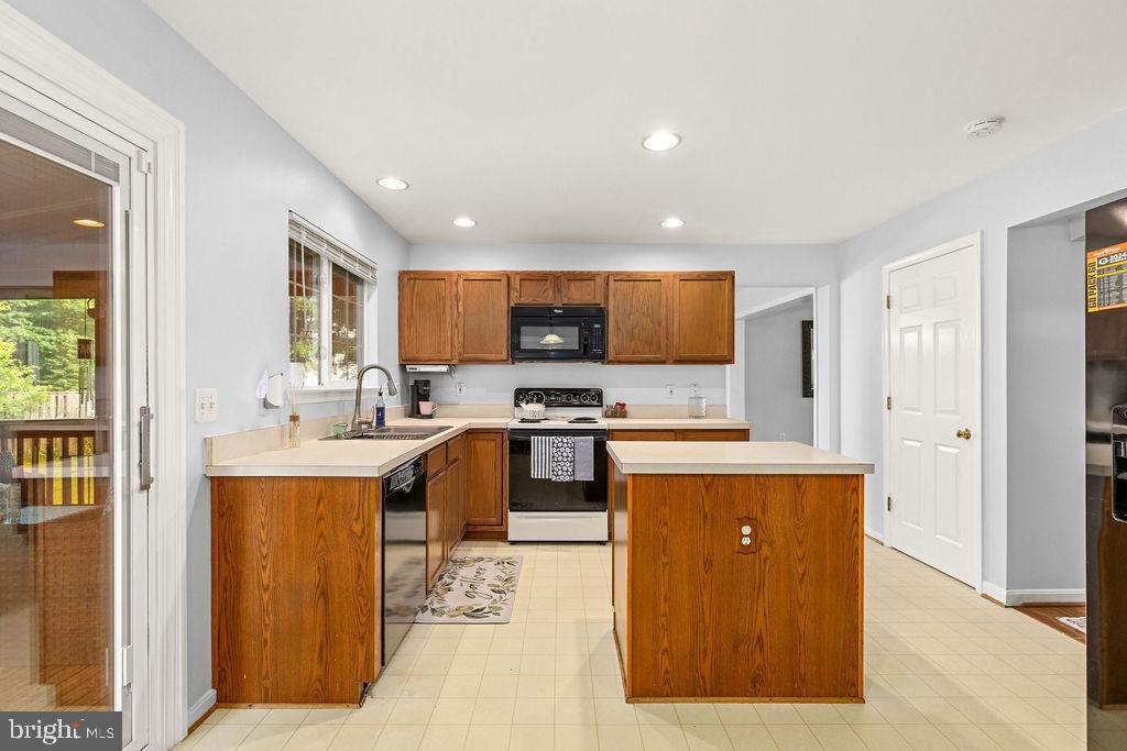 12144 CHESHIRE CT, BRISTOW, Virginia 20136, 4 Bedrooms Bedrooms, ,2 BathroomsBathrooms,Residential,For sale,12144 CHESHIRE CT,VAPW2096126 MLS # VAPW2096126